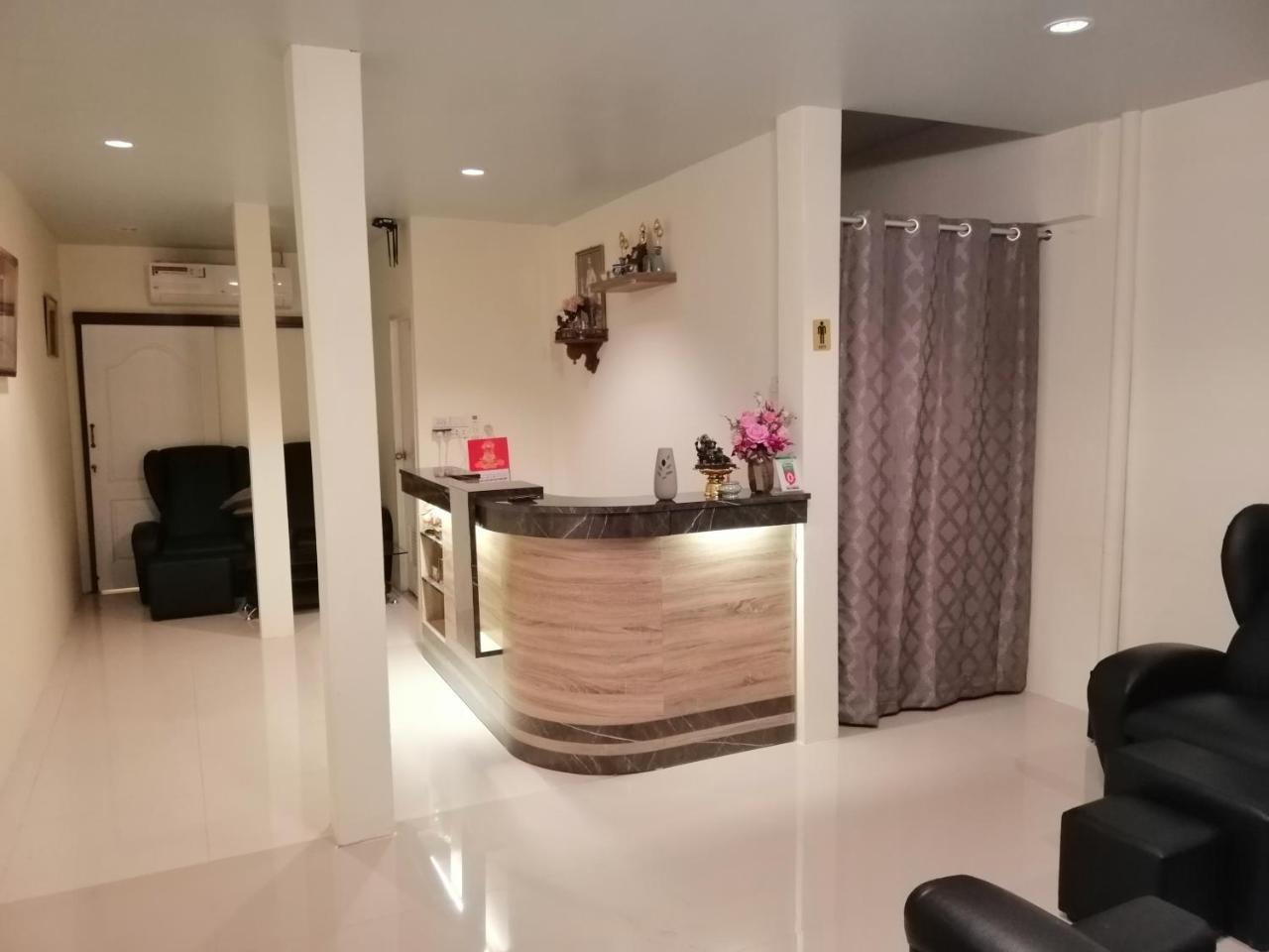 The Baan Nathong Hostel Bangkok Kültér fotó