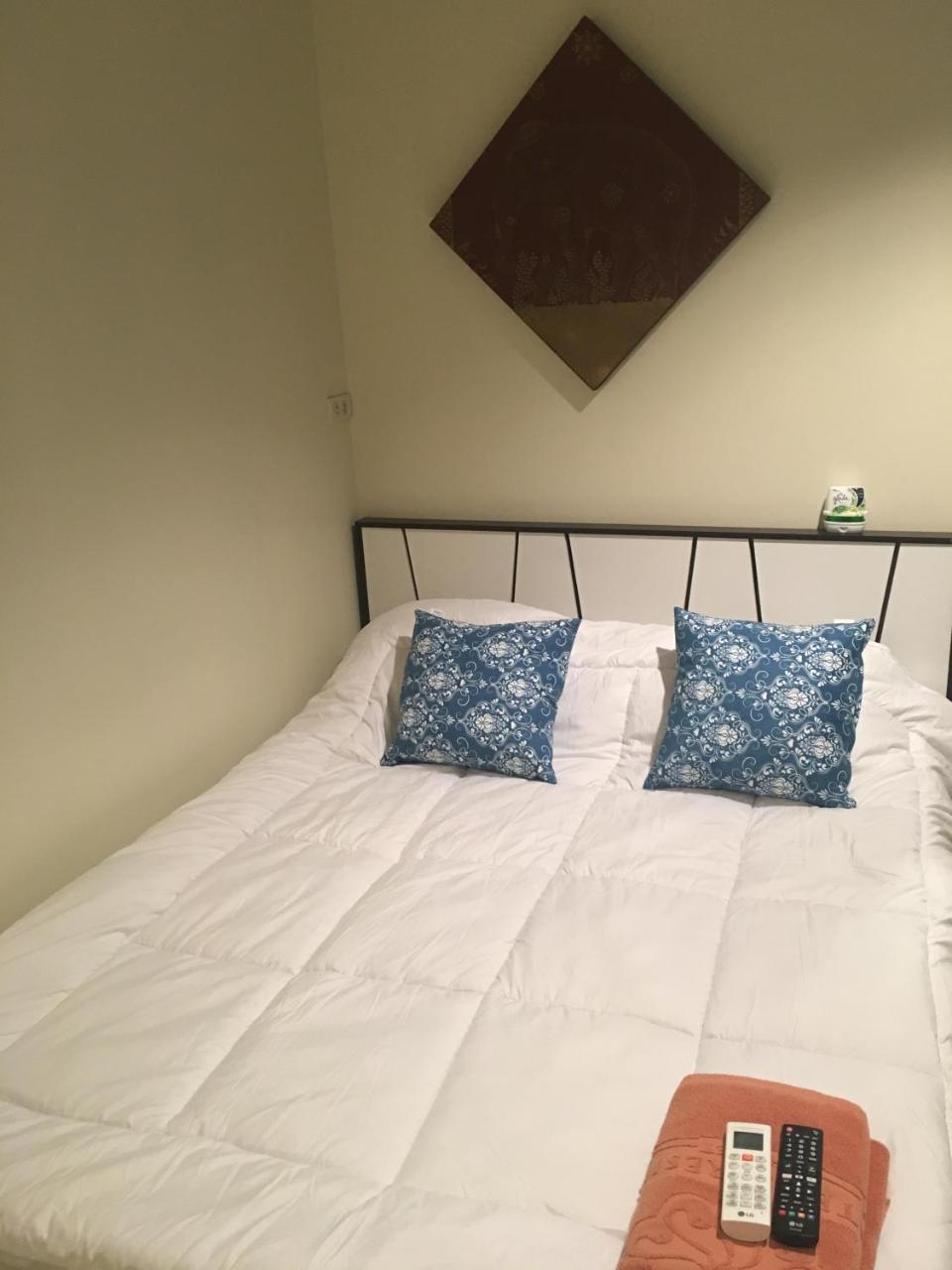 The Baan Nathong Hostel Bangkok Kültér fotó