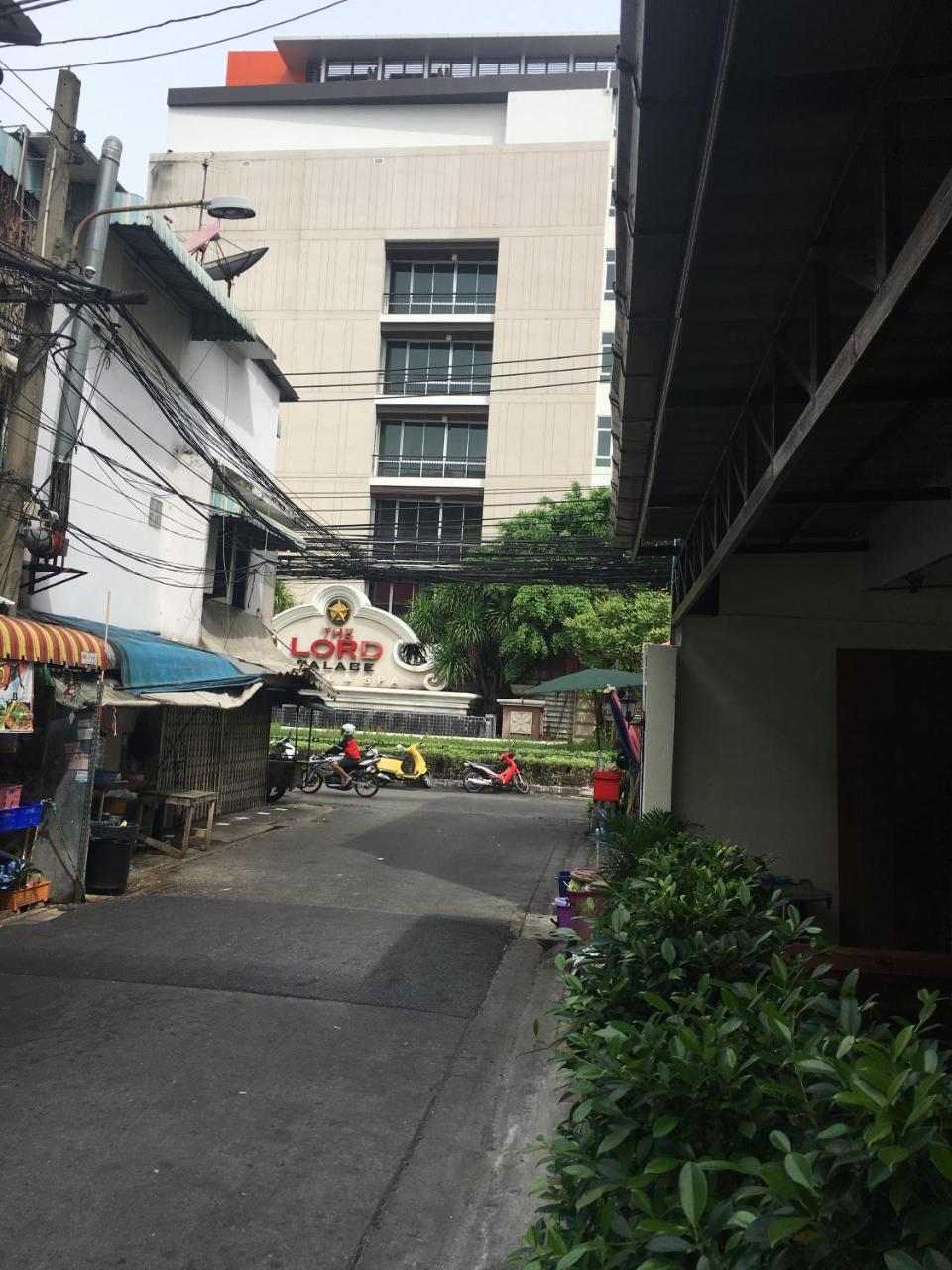 The Baan Nathong Hostel Bangkok Kültér fotó