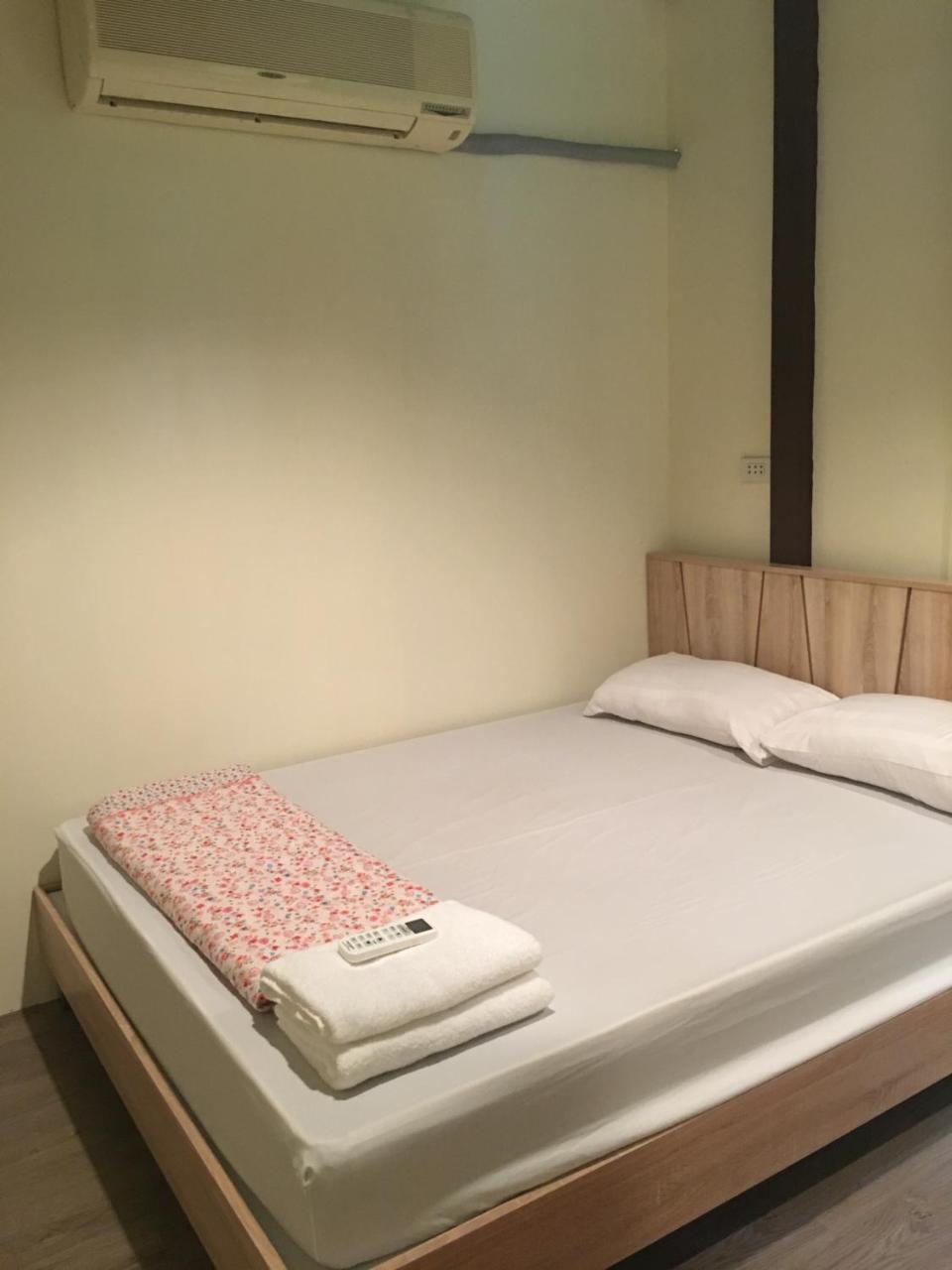 The Baan Nathong Hostel Bangkok Kültér fotó