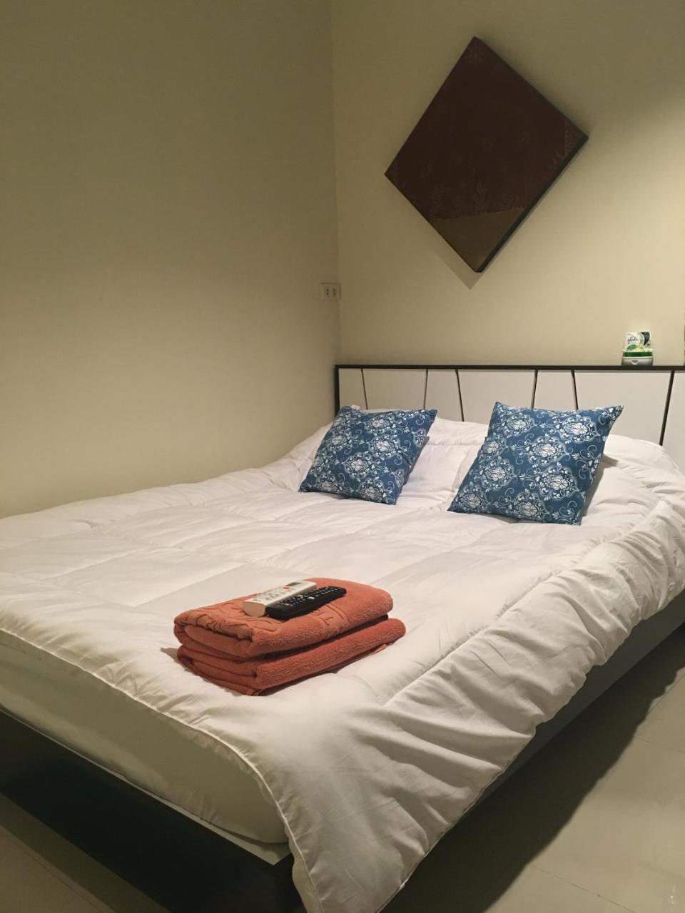 The Baan Nathong Hostel Bangkok Kültér fotó